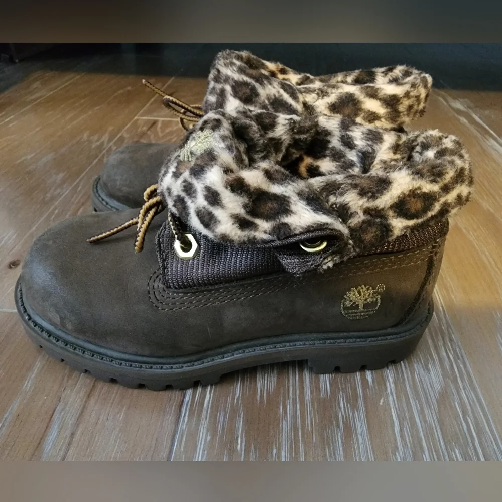 Girls size 10M Timberland roll down boots. Choc brown/leopard print. Adorable. - Picture 3 of 5